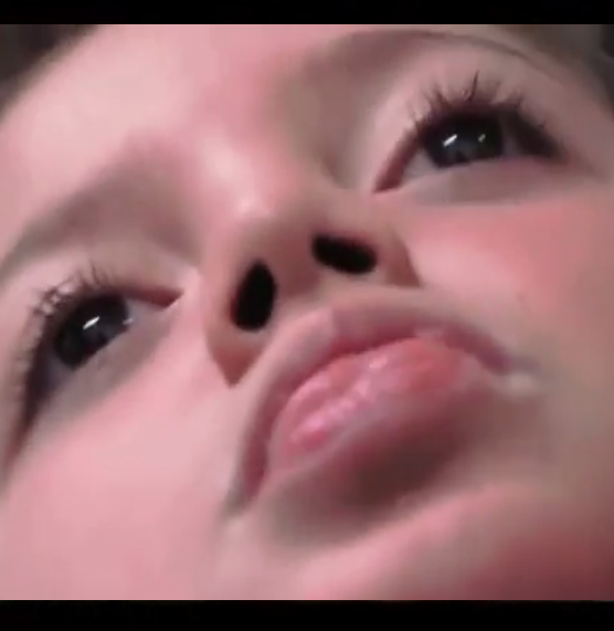 Visage de Shmouel en gros plan.